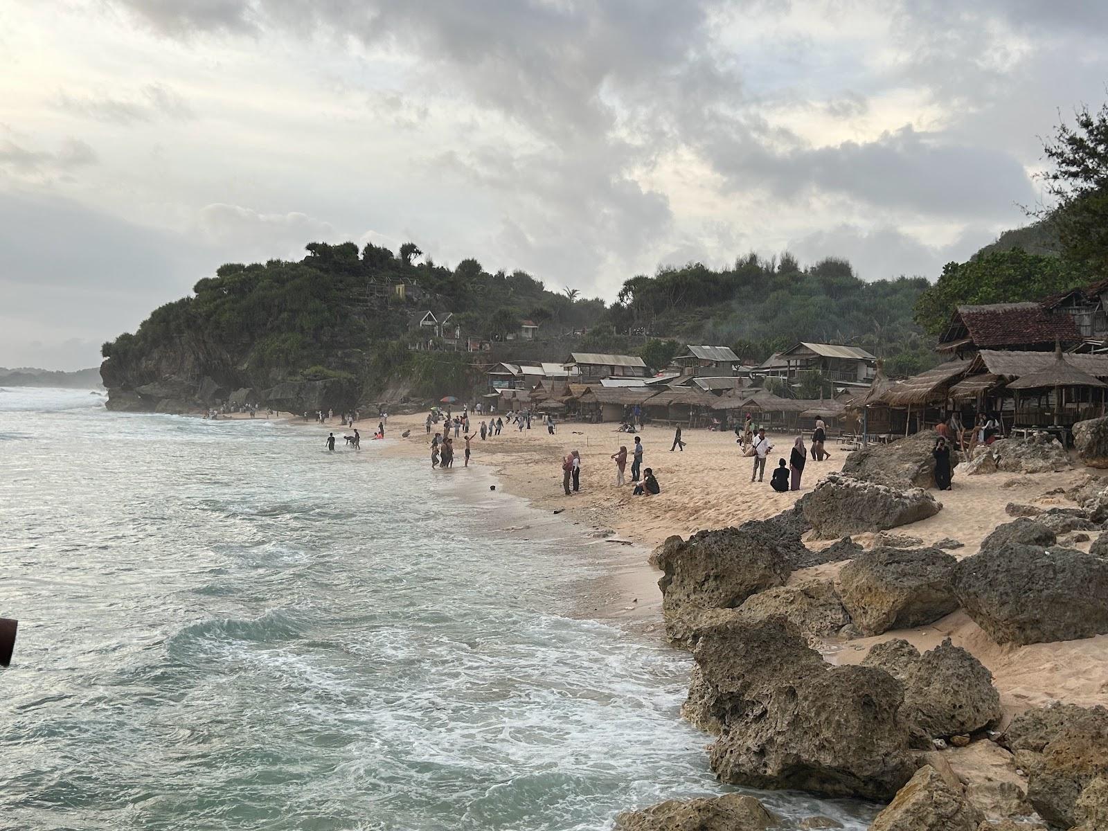 Sandee Pantai Batu Lawang