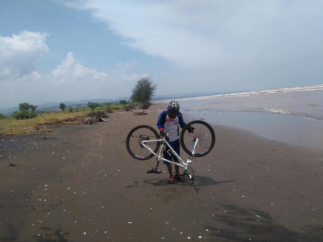 Sandee Pantai Batas Manola Photo