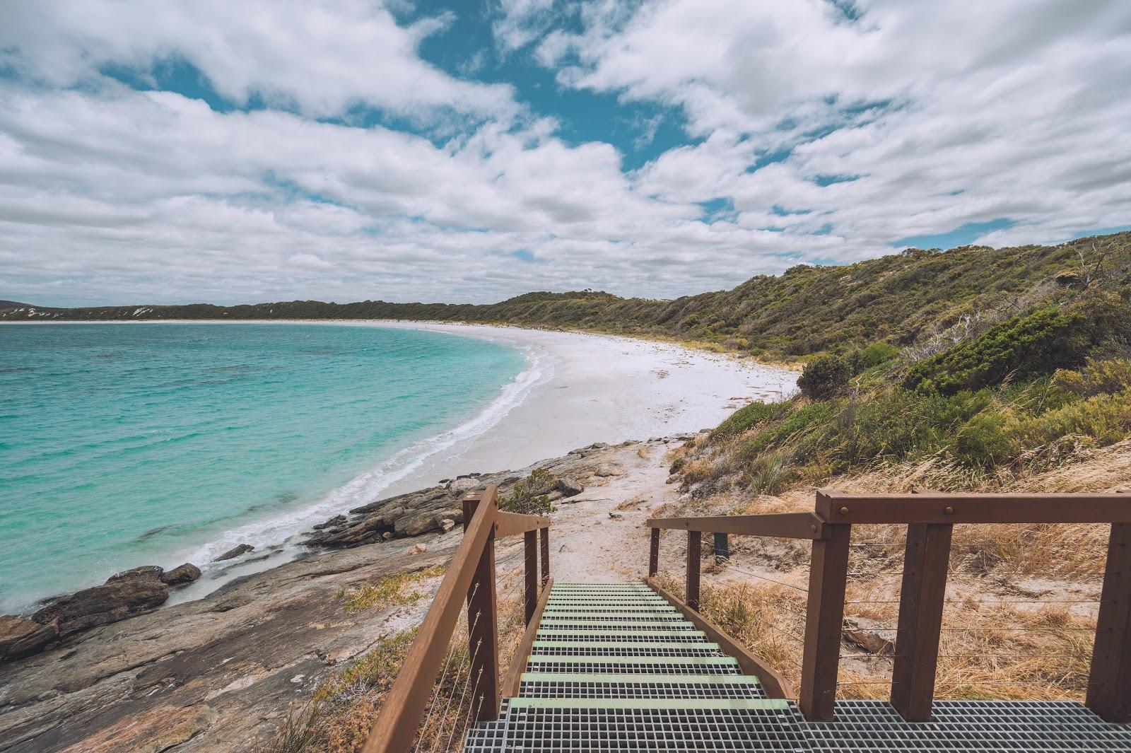 Sandee Ledge Beach Photo