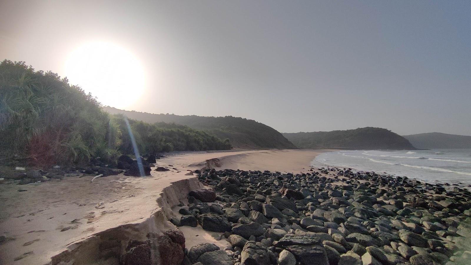 Sandee Gavwala Beach