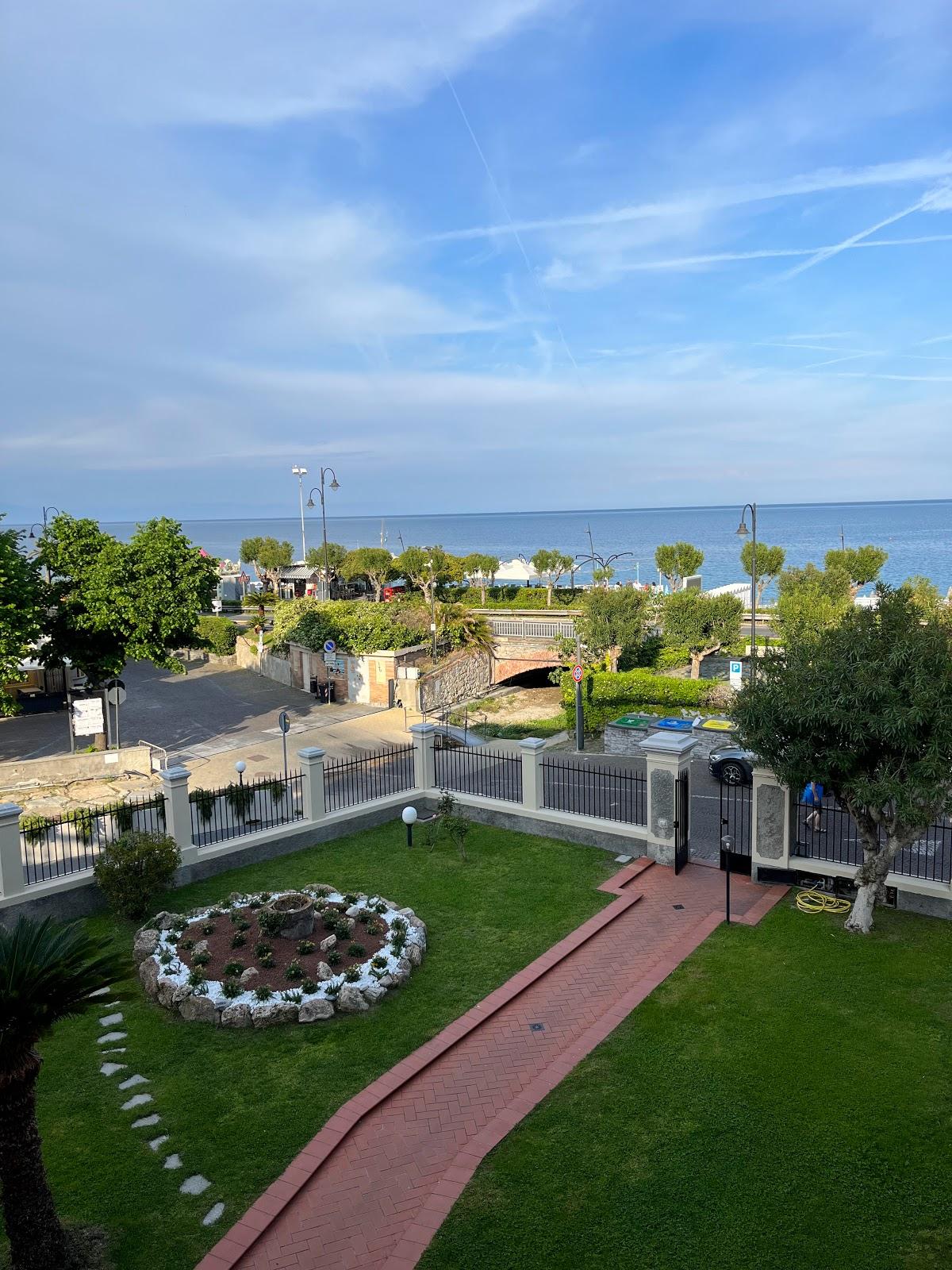 Sandee Spiaggia Madri Pie