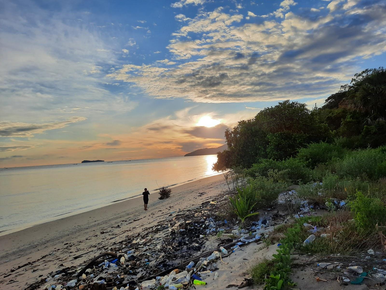 Sandee Pantai Wari