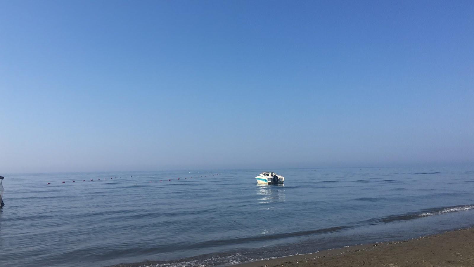 Sandee Viluni Beach