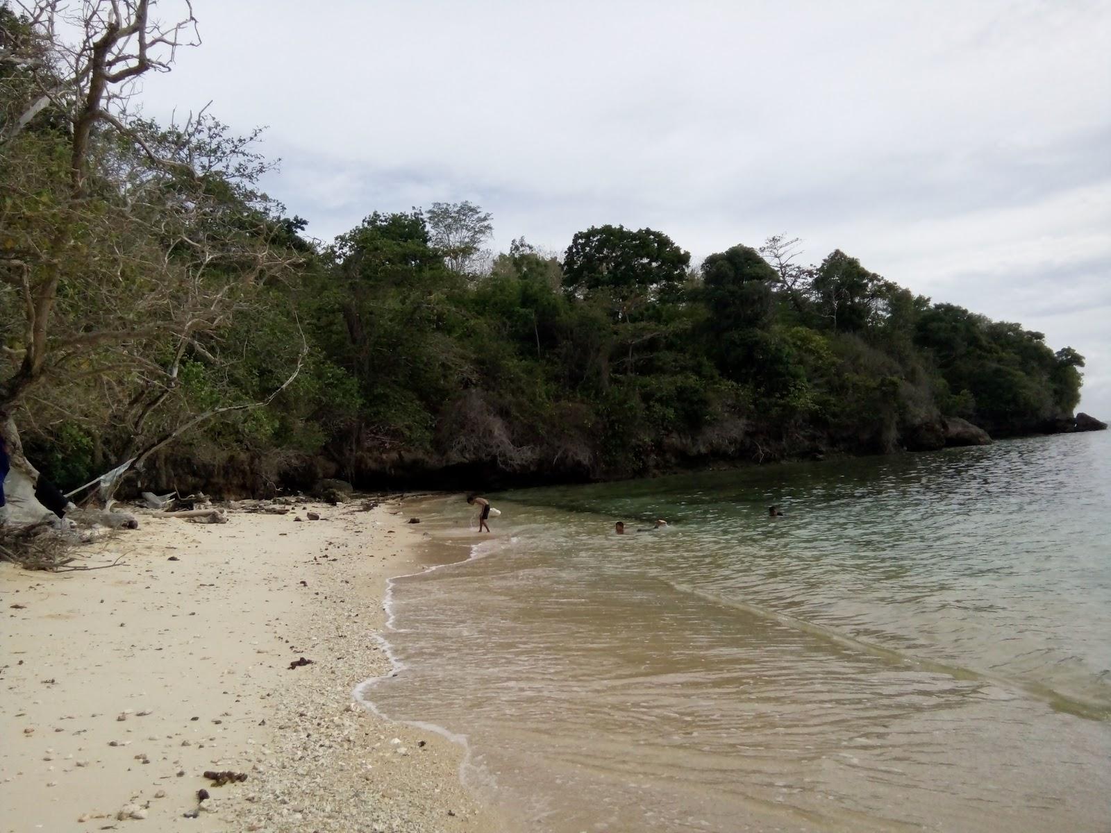 Sandee Pantai Liang Marapea