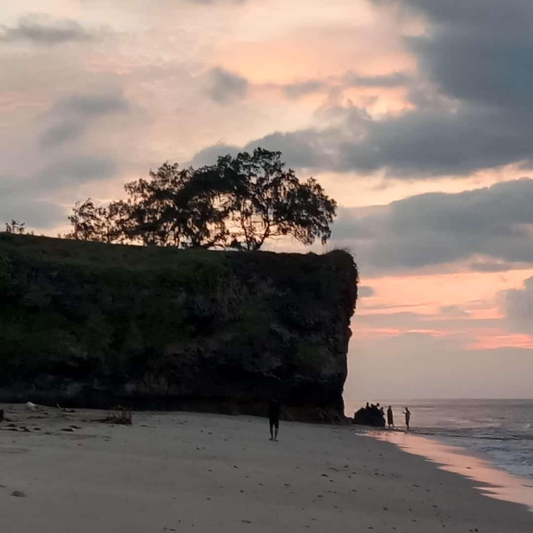 Sandee Ghore Ghare Beach Photo