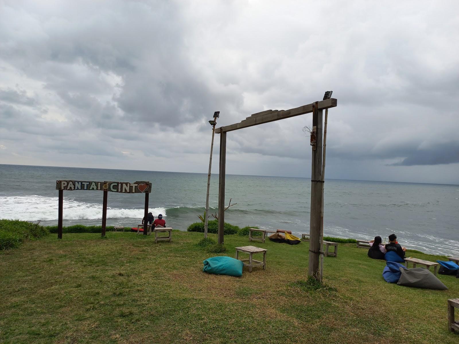 Sandee Pantai Cinta