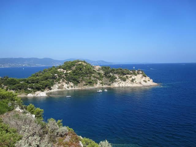 Sandee Cap Benat