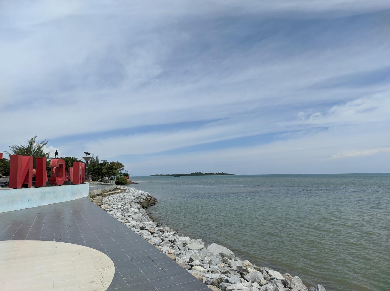 Sandee Pantai Pohon Cinta