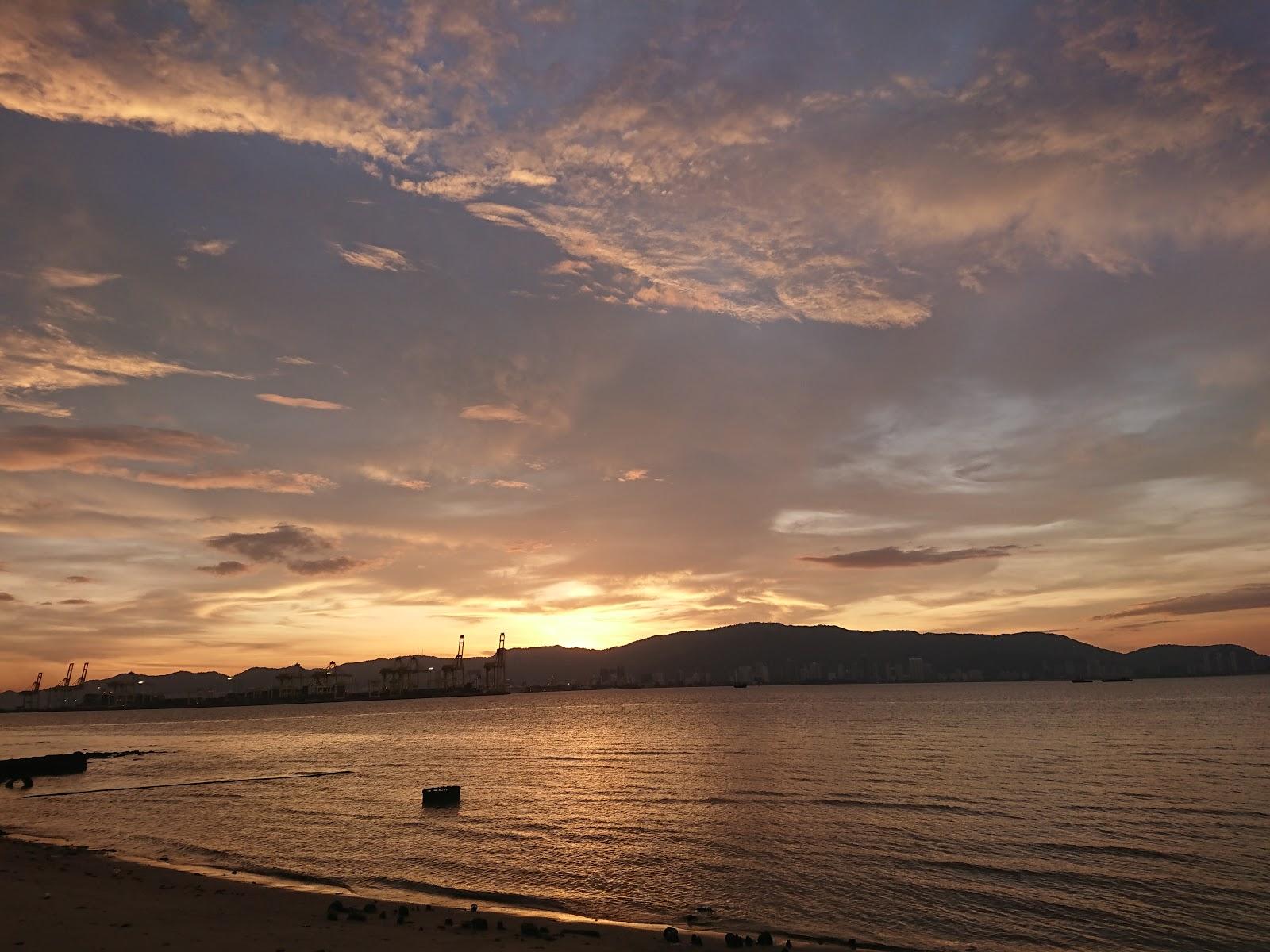Sandee Pantai Bersih