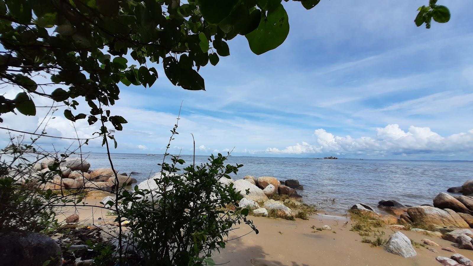 Sandee Pantai Batu Bedaun Desa Radjik