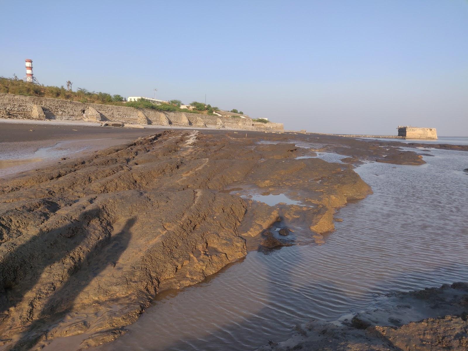 Sandee Dhuvaran Beach