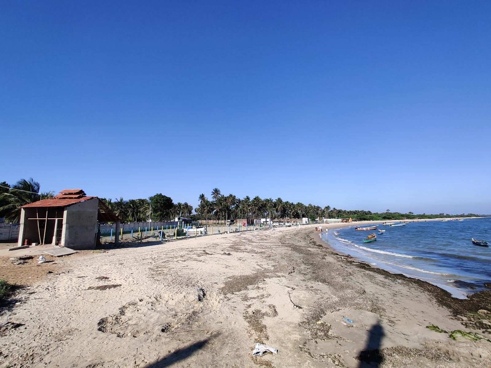 Sandee Pakkirappa Dargah, Beach