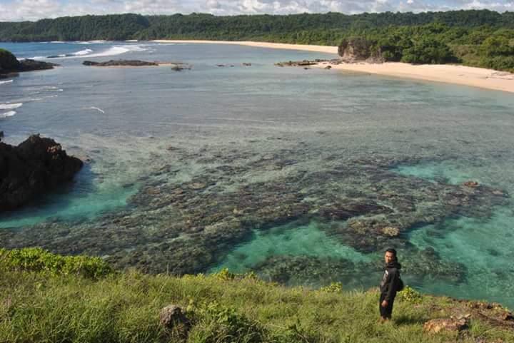 Sandee Pantai Mambang Lamboya