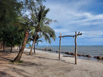 Sandee - Suvarn Gleaw Thong Beach