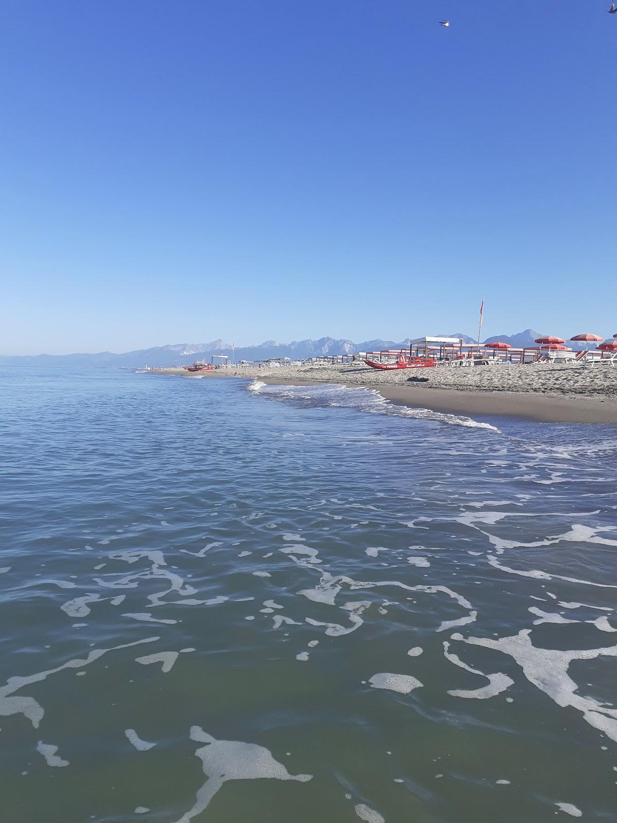 Sandee Spiaggia Libera Torre Del Lago Puccini Photo