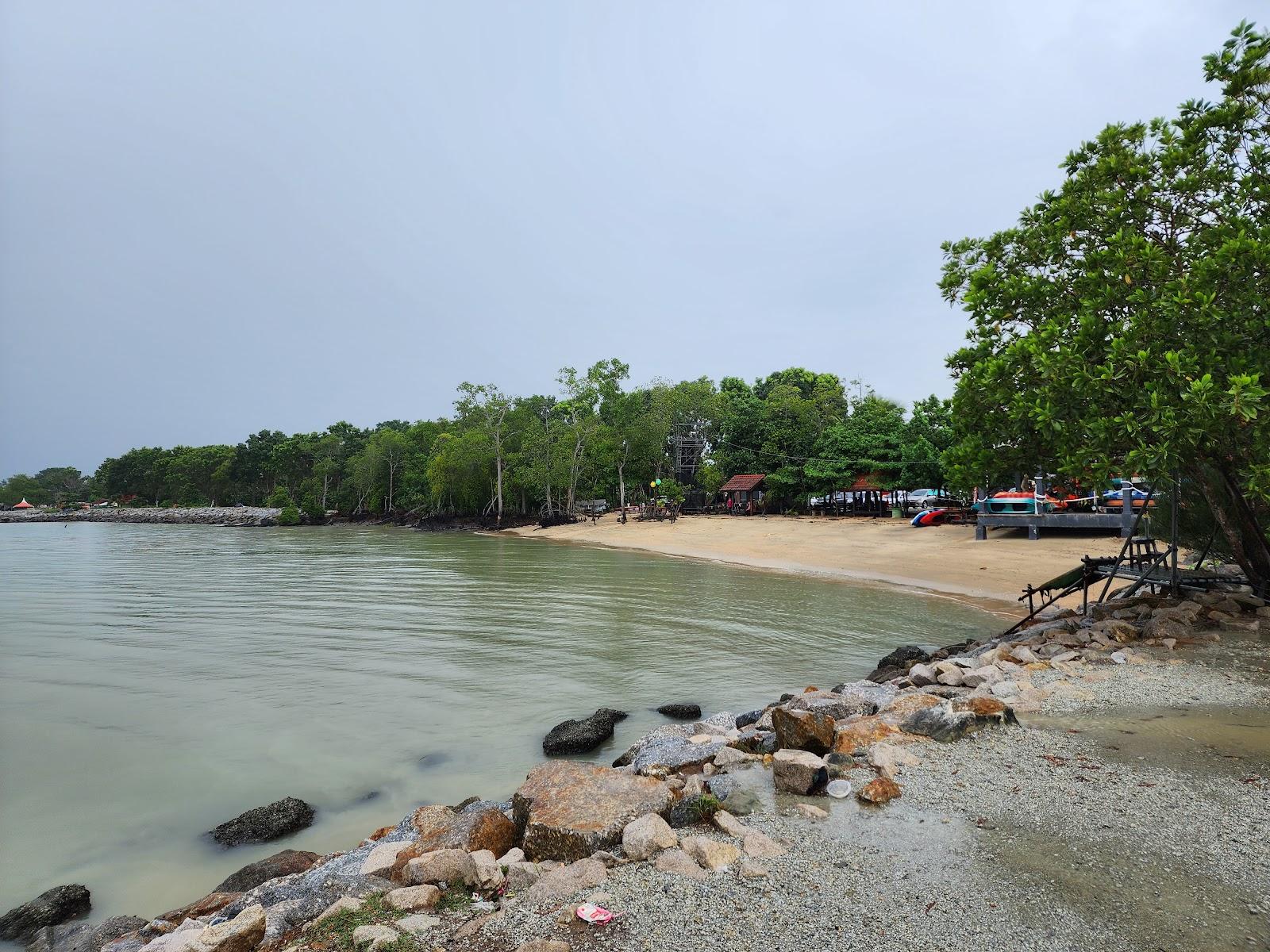 Sandee Pantai Siring