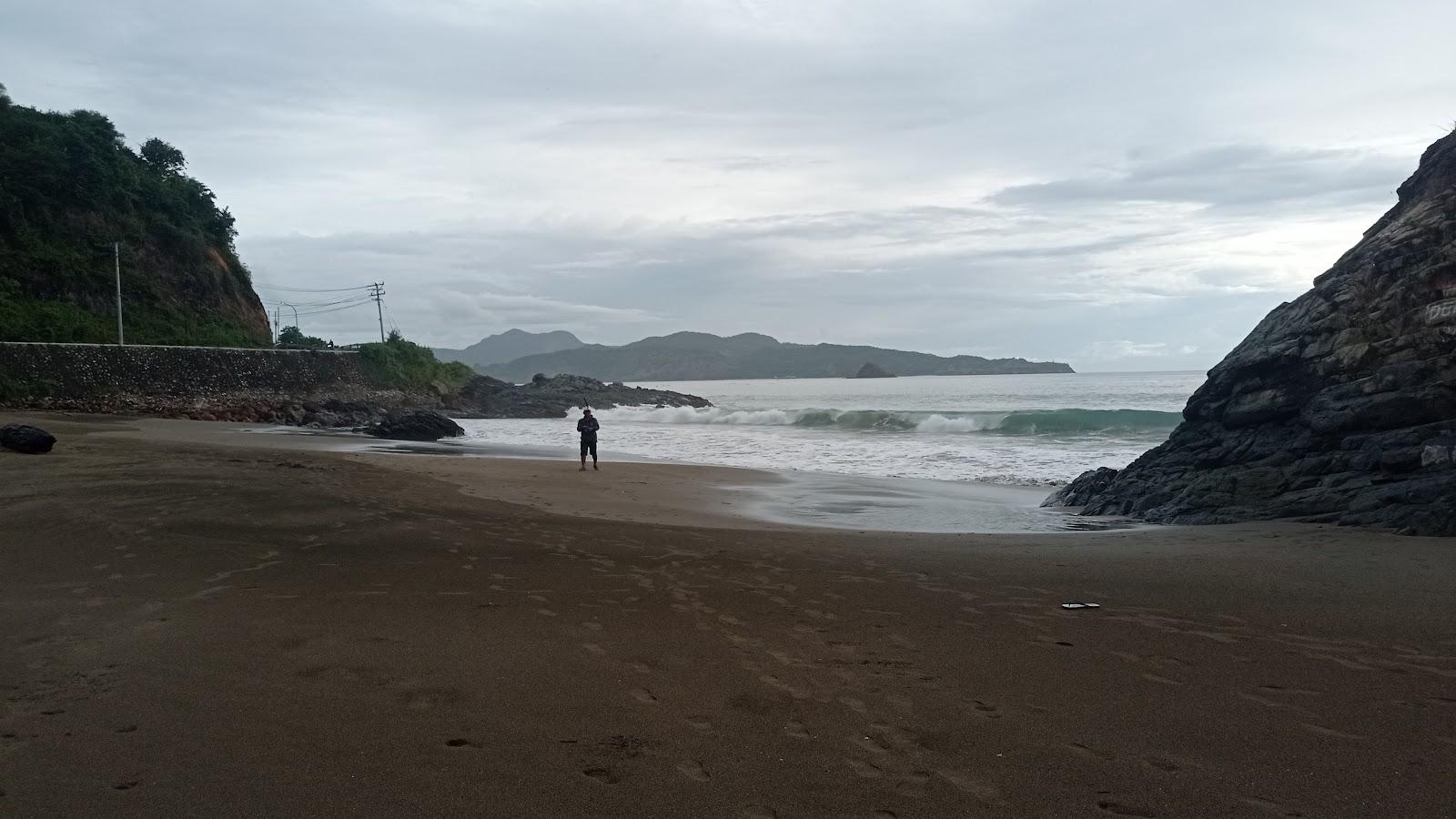 Sandee Secretbeach, Poto Batu