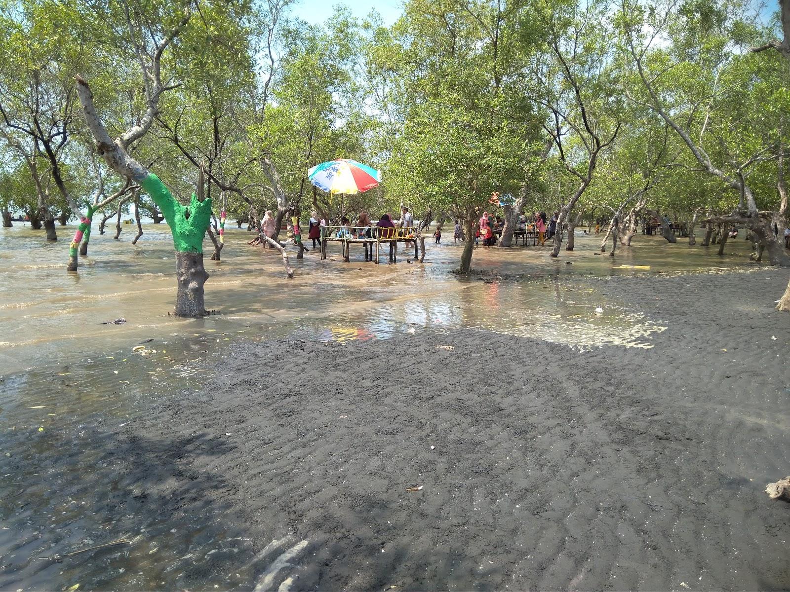 Sandee Pantai Pasir Hitam , Desa Kwala Gebang.