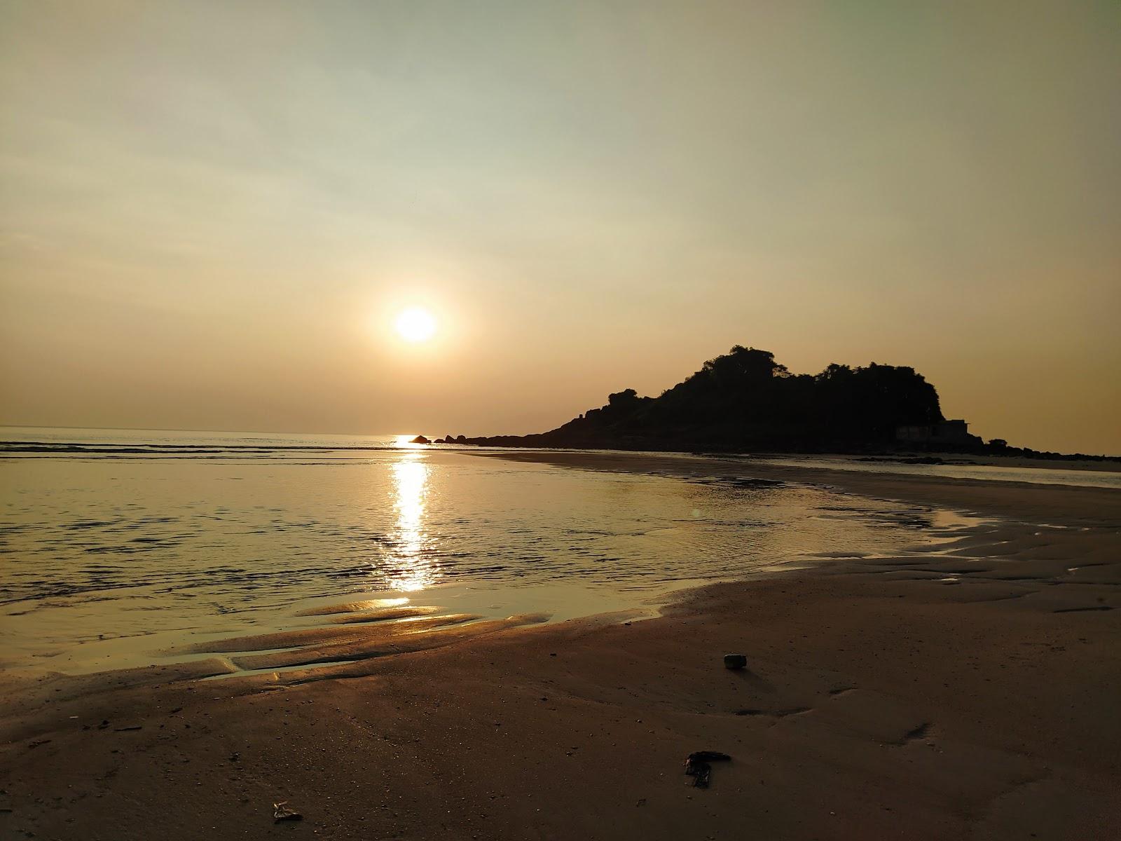 Sandee Rocky Beach Photo