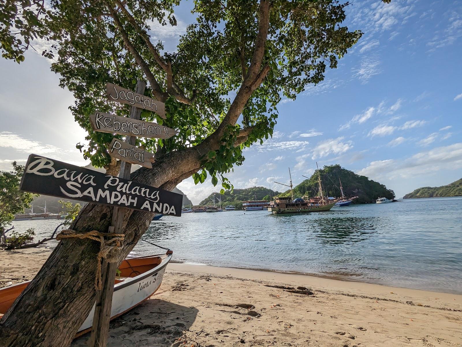 Sandee Pantai Waecicu
