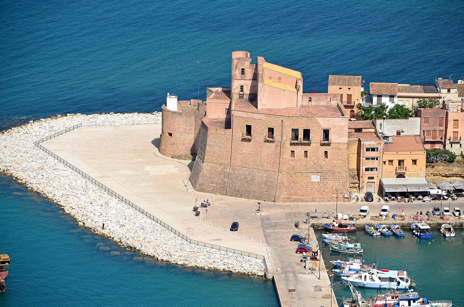 Sandee - Spiaggia Di Alcamo Marina - Zona Magazzinazzi