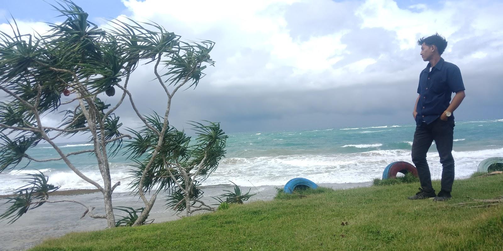 Sandee Pantai Rumput Hijau Photo