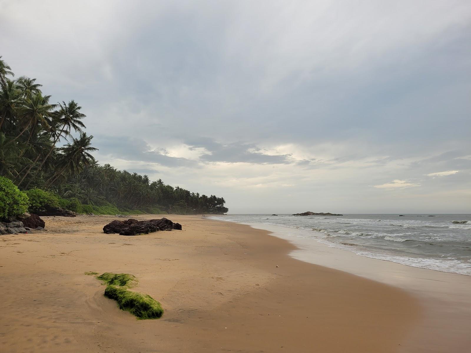 Sandee Ezhara Beach