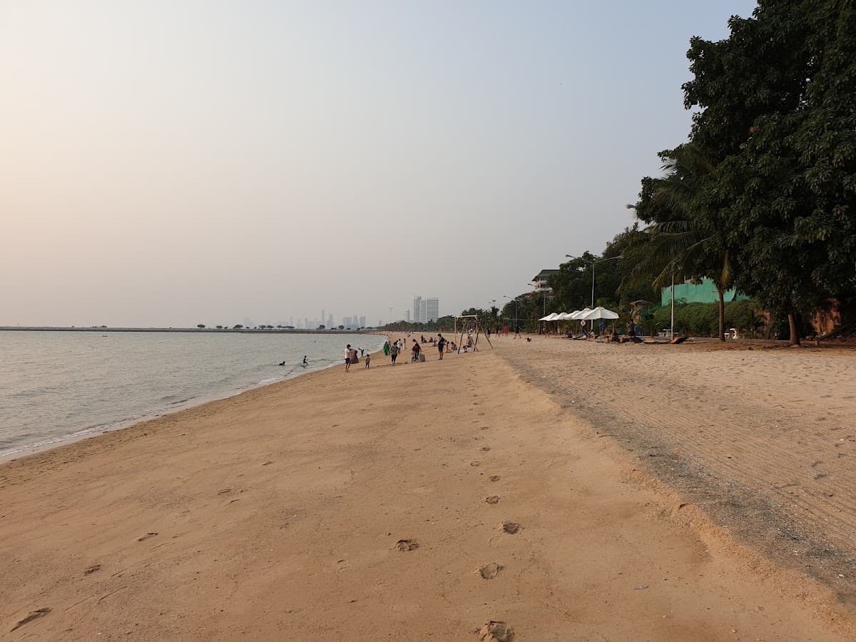 Sandee Ban Ampoe Beach, Wat Amparam Photo