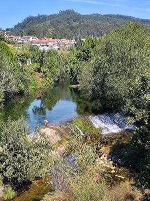 Sandee - Praia Fluvial Burgaes