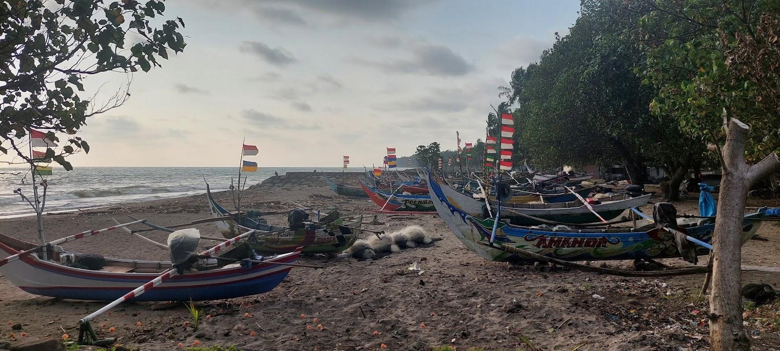 Sandee Pantai Merah Putih