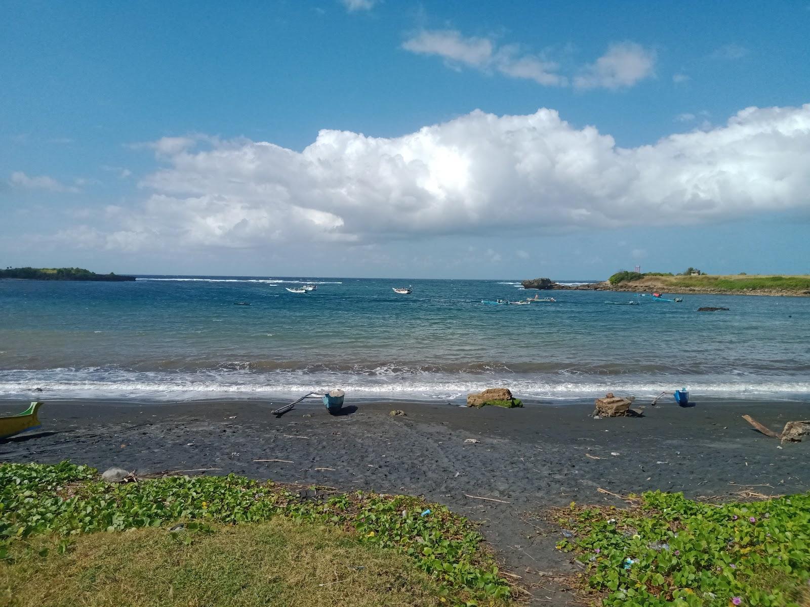 Sandee Pantai Senutuk