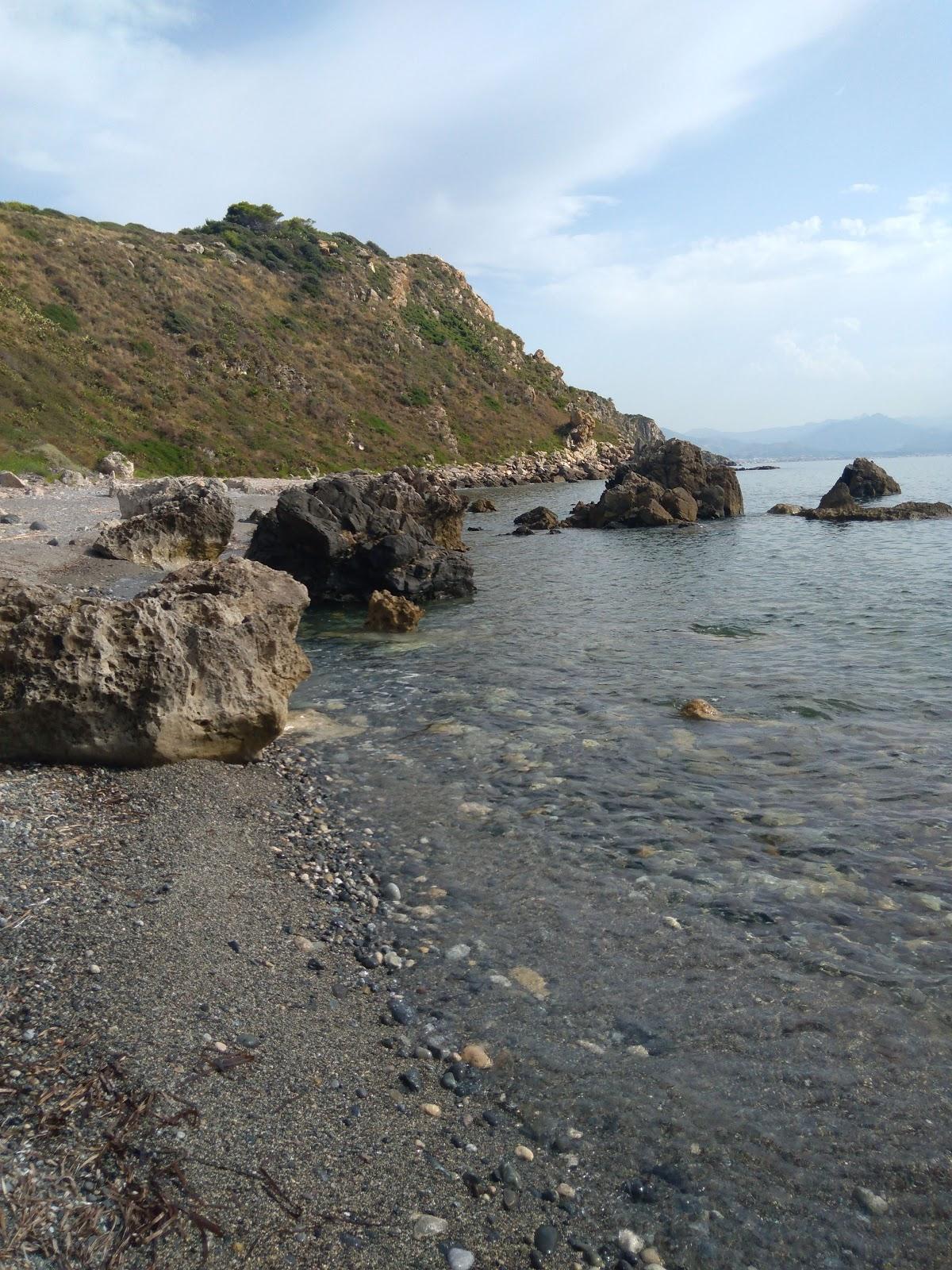 Sandee - Spiaggia Tre Pietracce