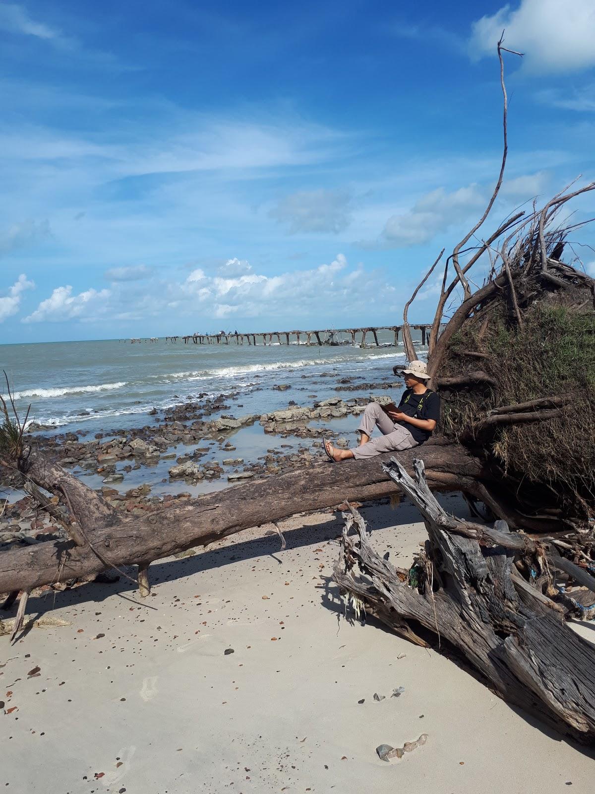 Sandee Pantai Oliver Photo