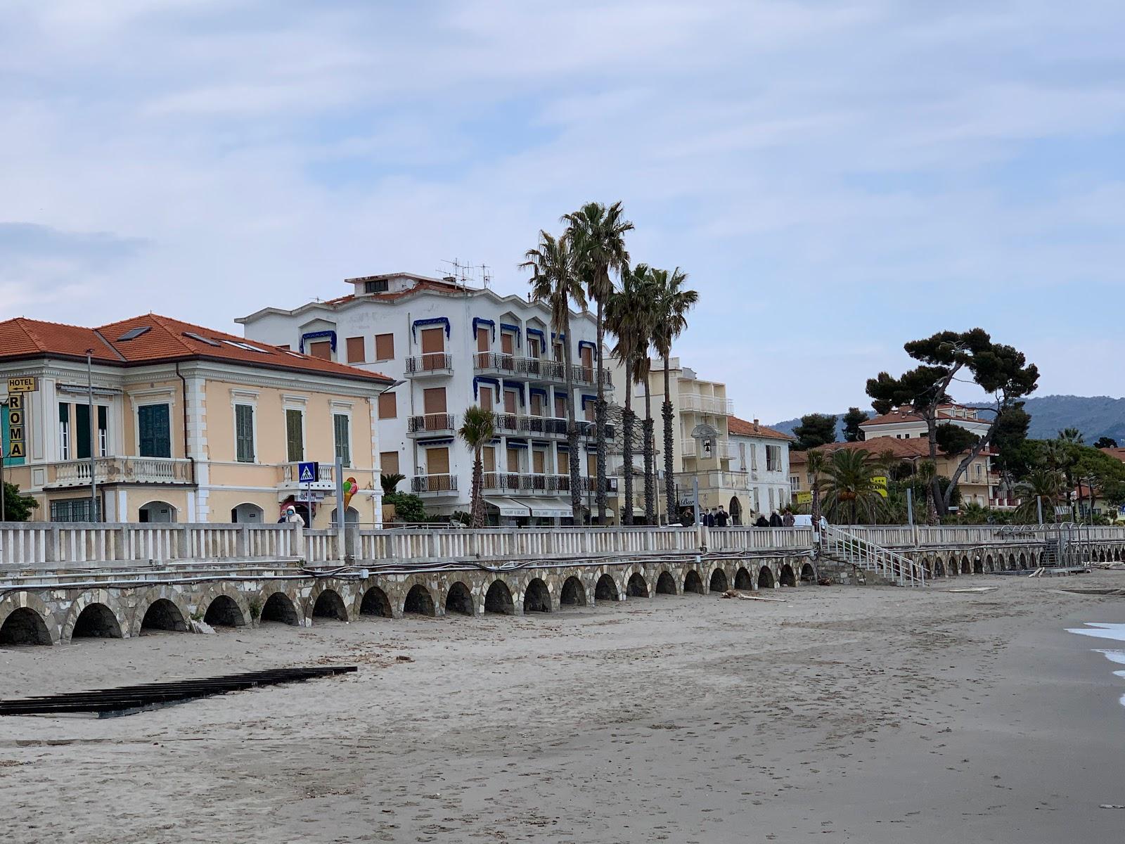 Sandee Spiaggia Libera Attrezzata Bagni Dell'Angelo