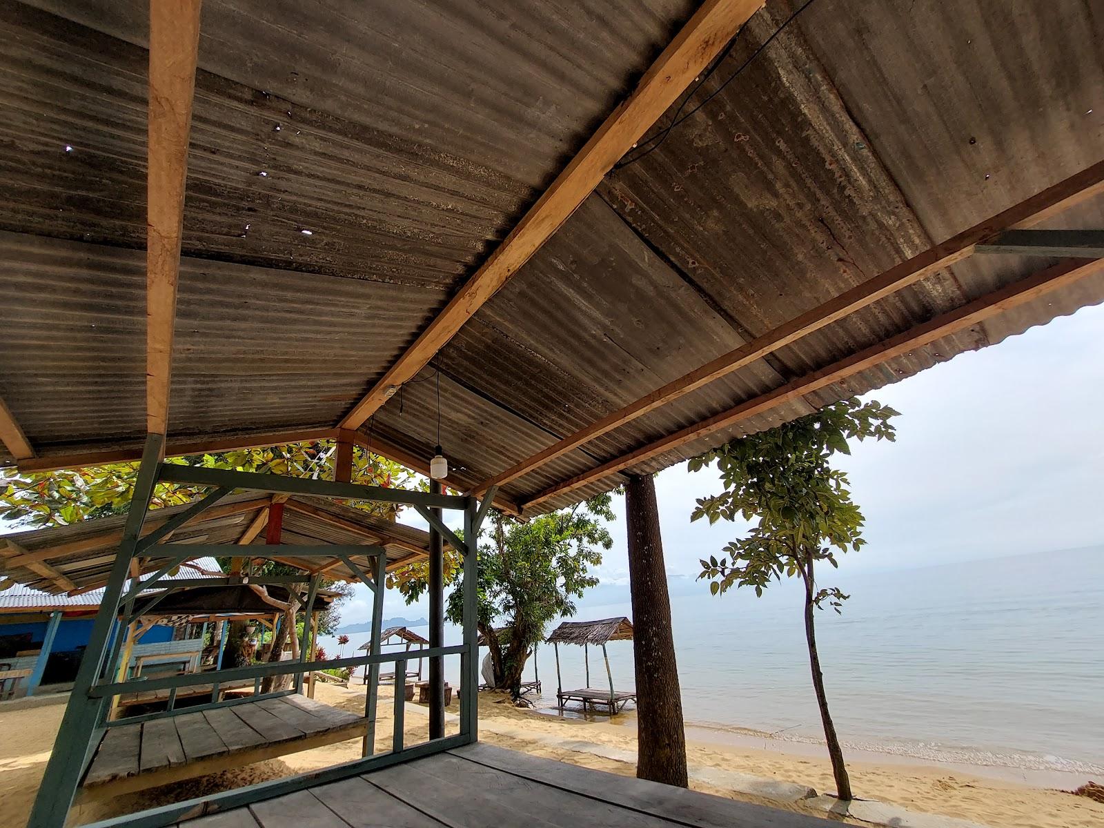 Sandee Siuri Beach