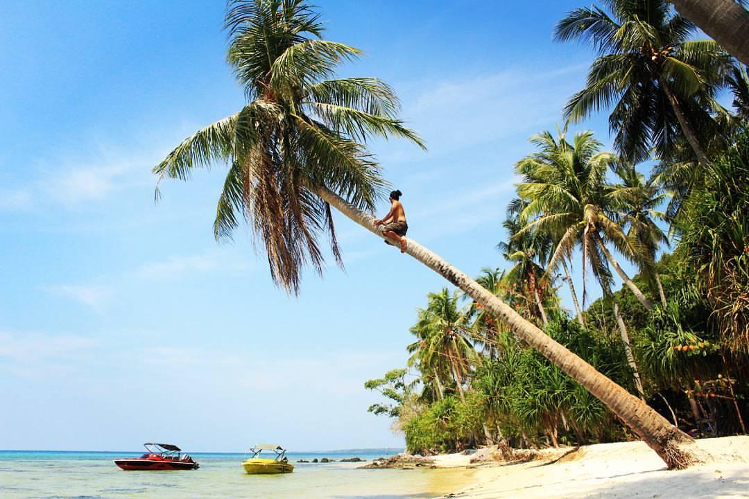 Sandee Gayus Beach Bath Photo