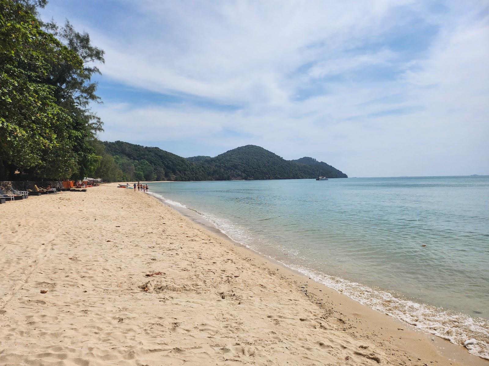 Sandee Loh Paret Beach