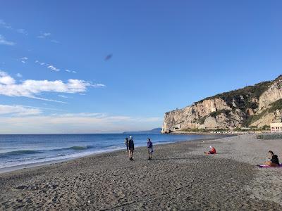 Sandee - Spiaggia Libera E Attrezzata