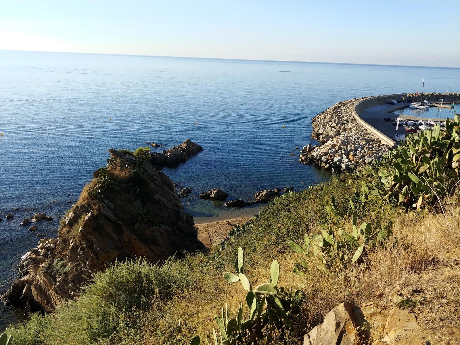 Sandee Beach De Les Pots