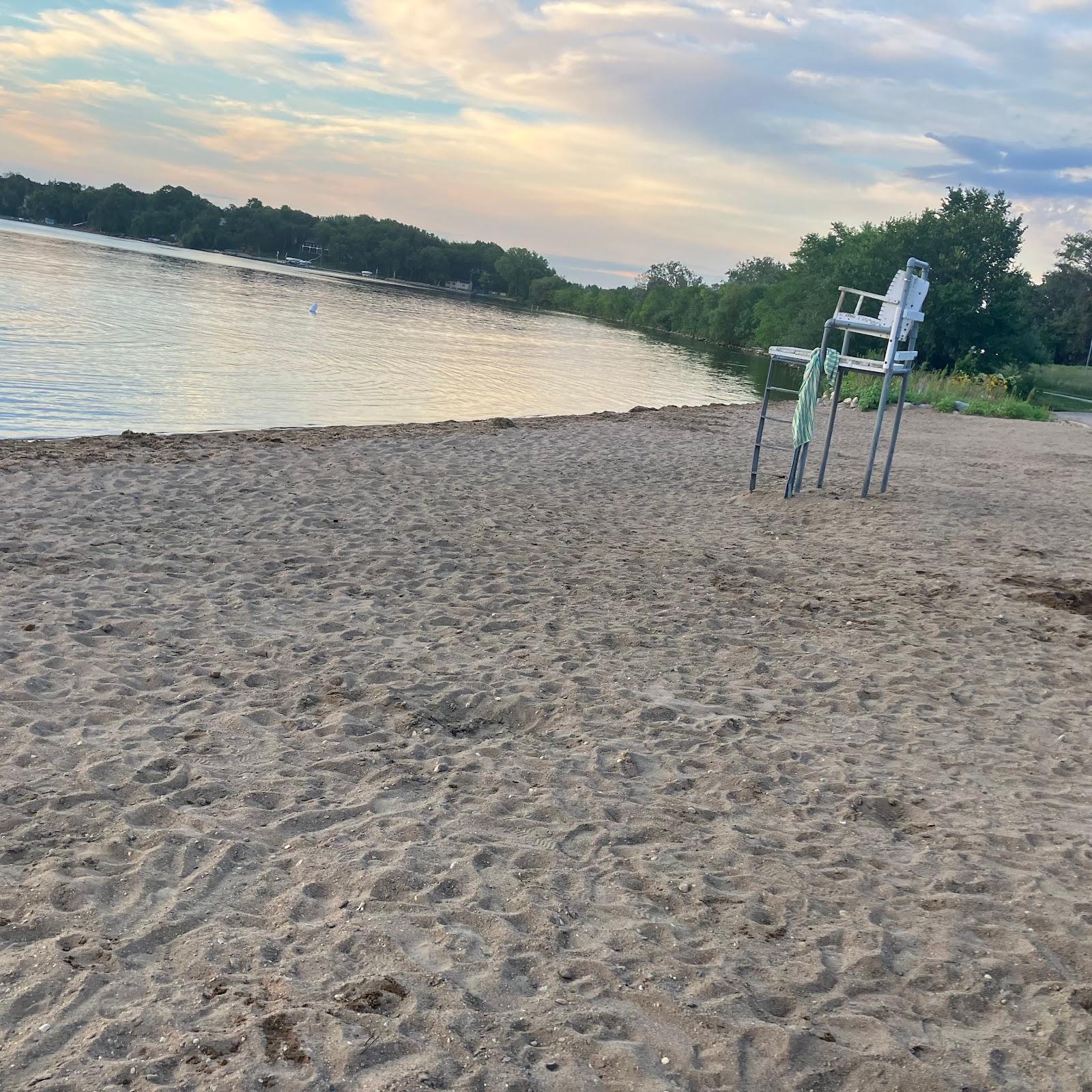 Sandee Lake Le Homme Dieu Beach