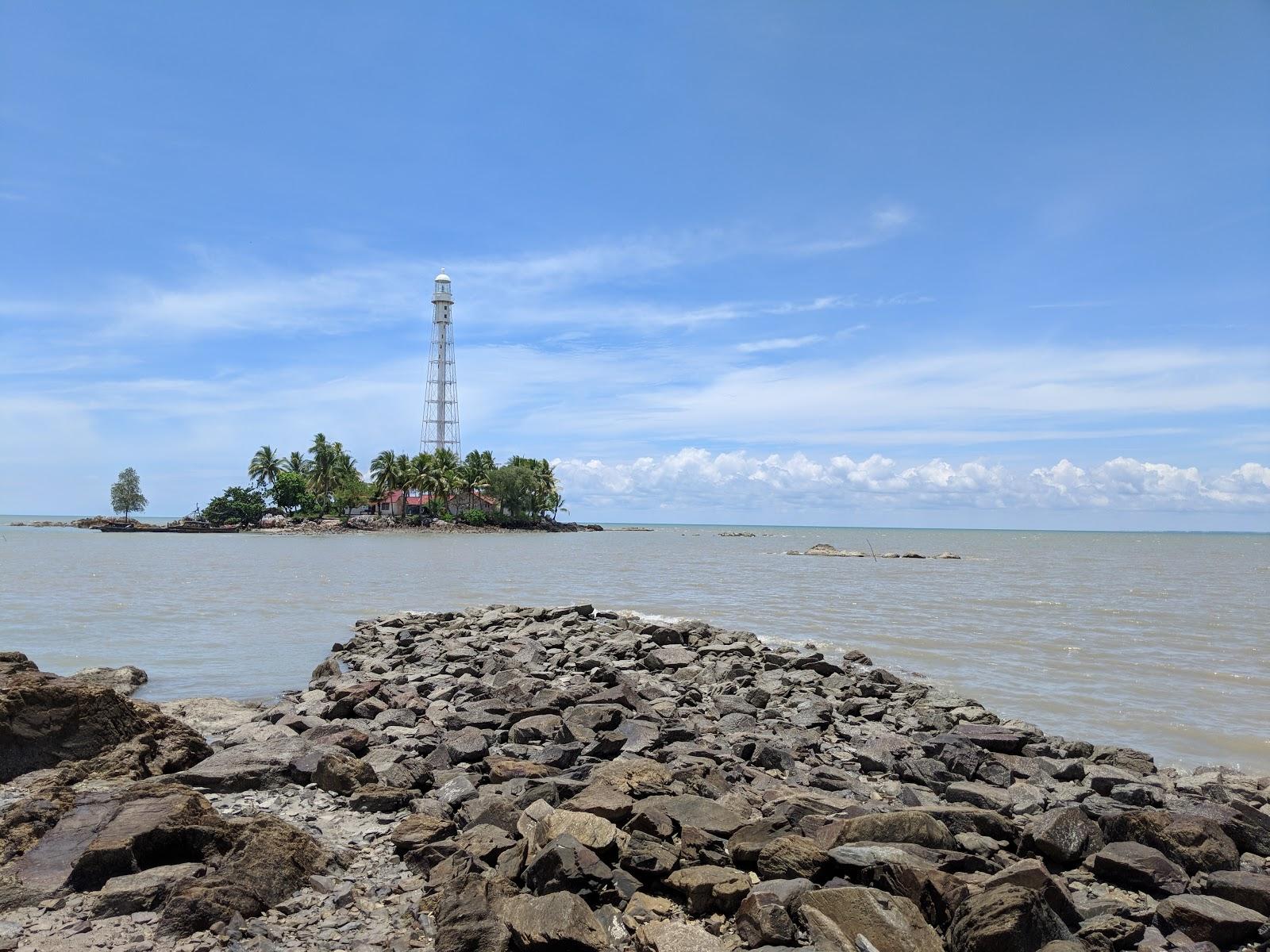 Sandee Mercusuar Pulau Besar