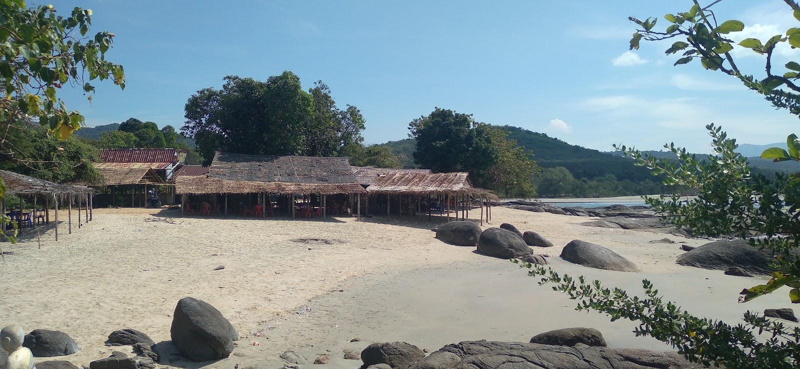 Sandee Pha Chaung Inn Beach