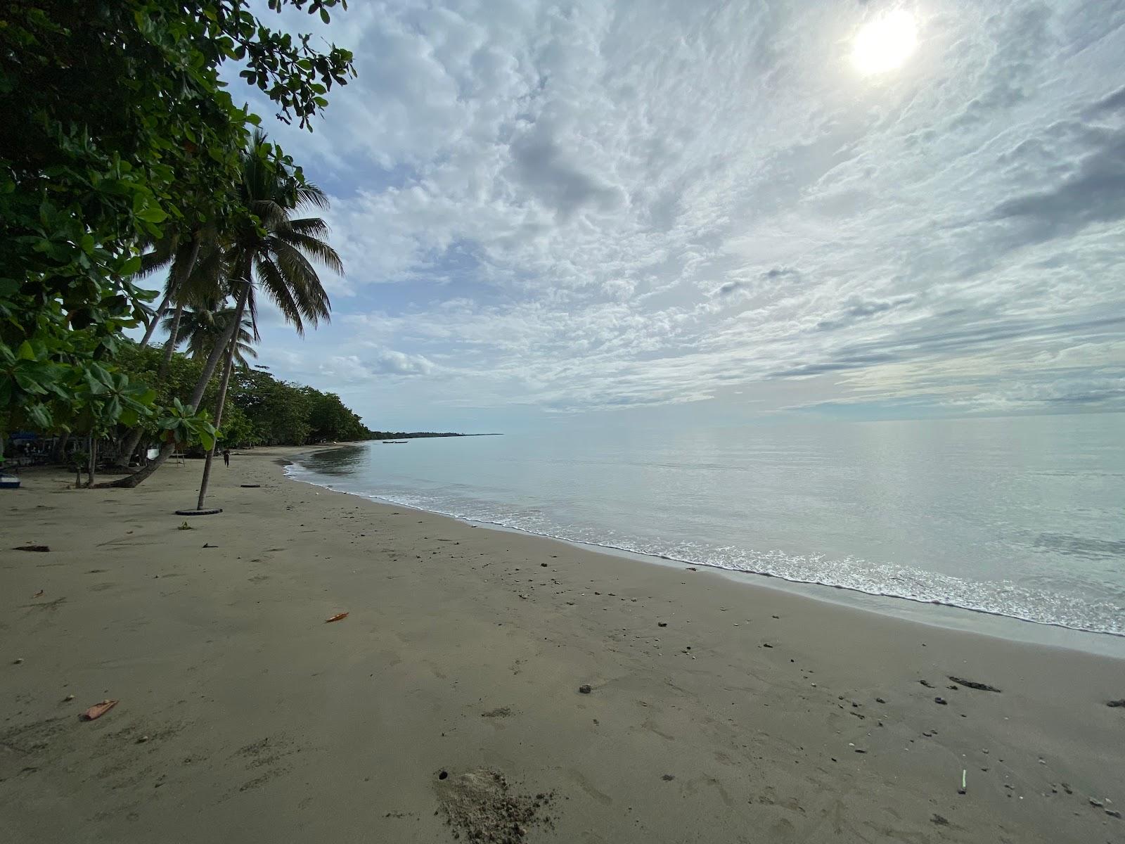 Sandee Pantai Parapat Makuau Tungku