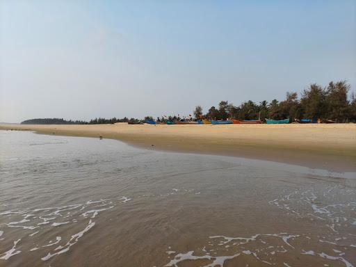 Sandee Dhareshwar Beach Photo