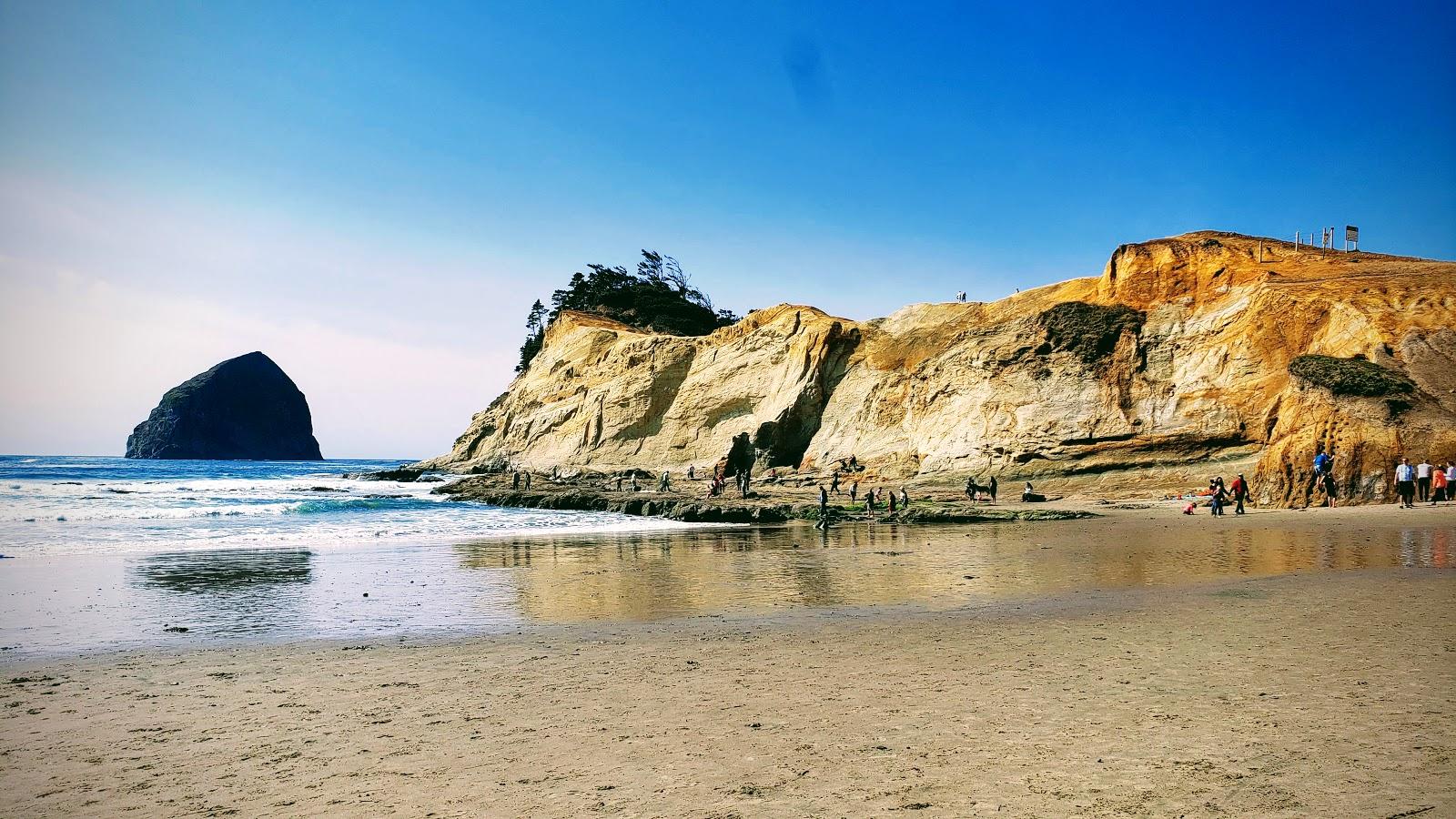 Sandee - Cape Kiwanda State Natural Area