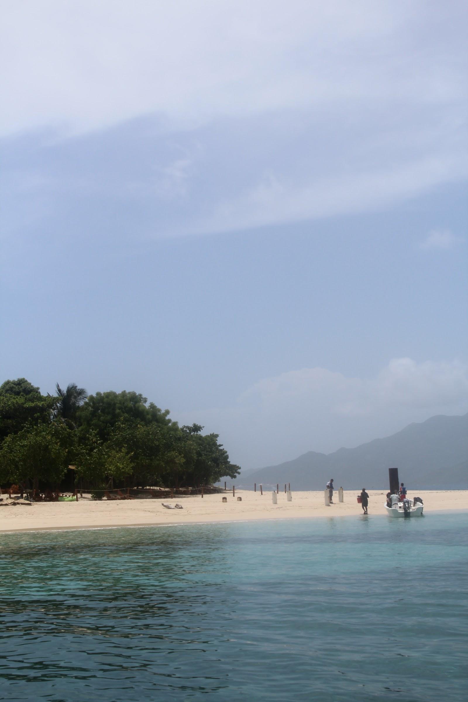 Sandee Isle Cacique Beach Photo