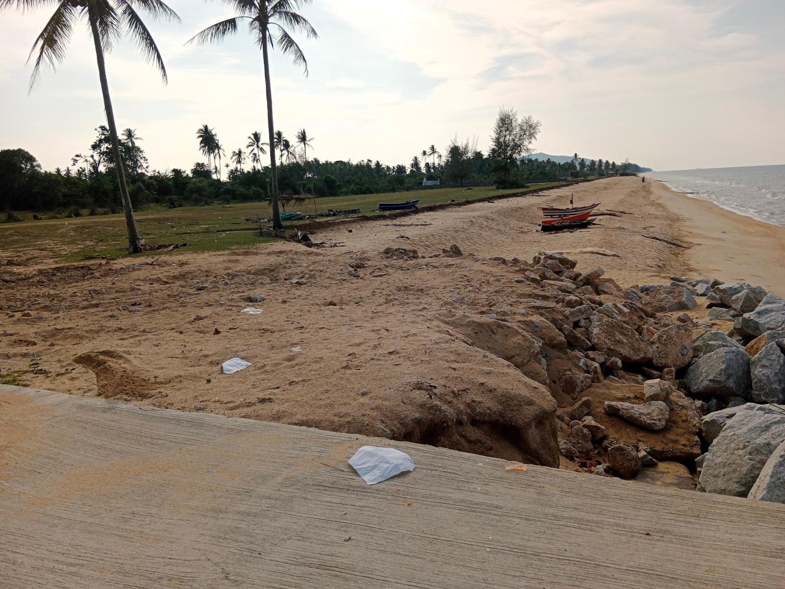 Sandee Sapom Beach