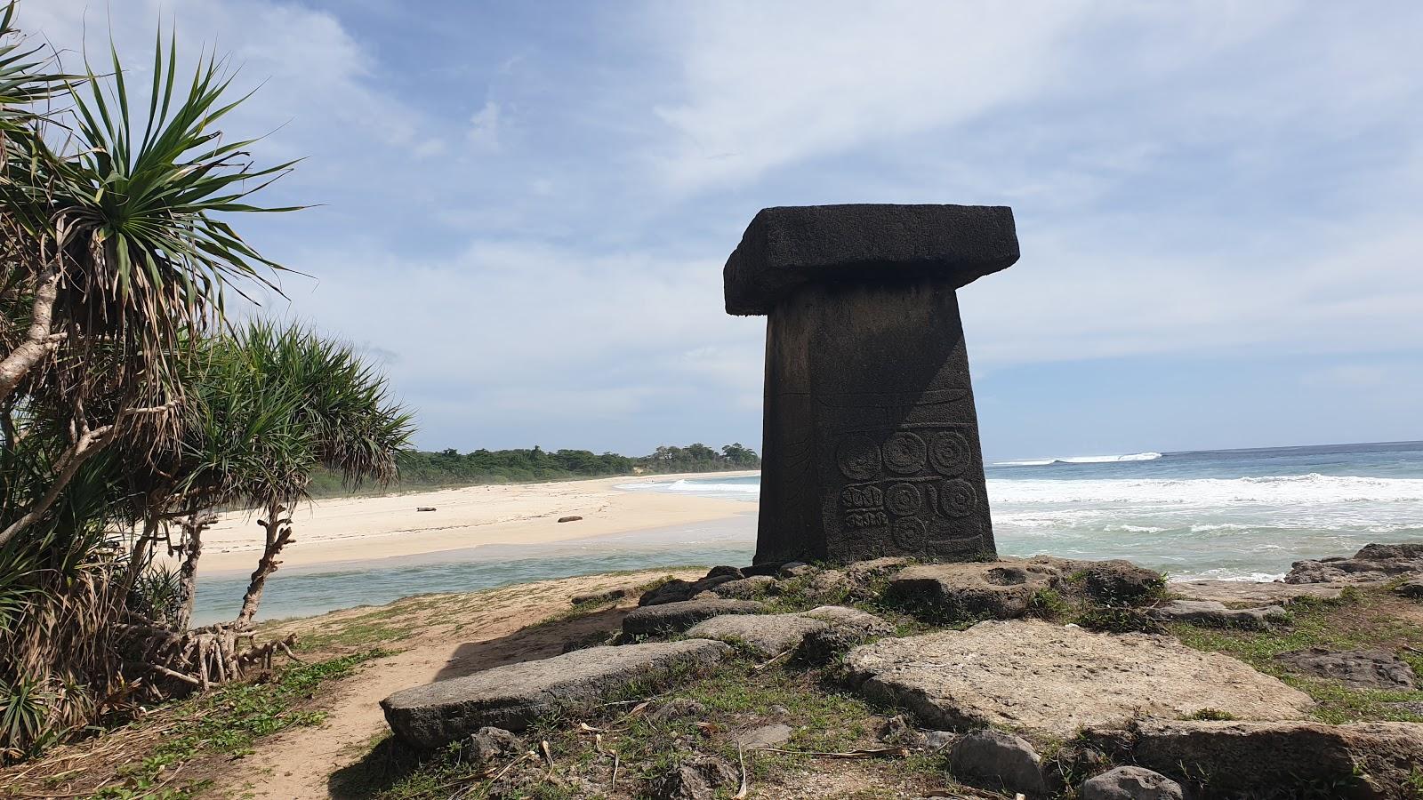 Sandee Pantai Ratenggaro