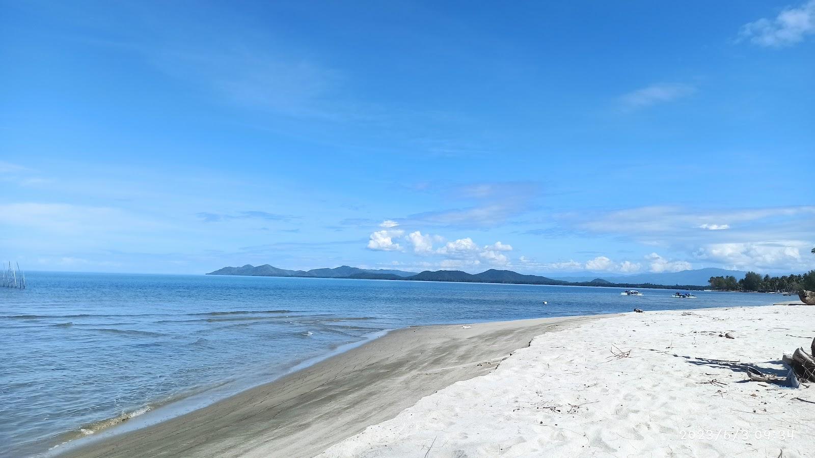 Sandee - Wisata Pantai Pasir Putih Moian