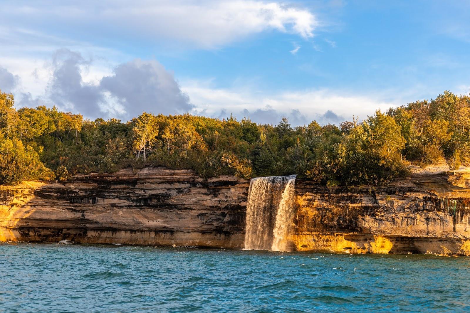 Sandee Spray Falls Photo